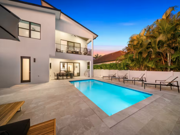 Luxury retreat in Naples - 4-Bedroom Home with Private Pool